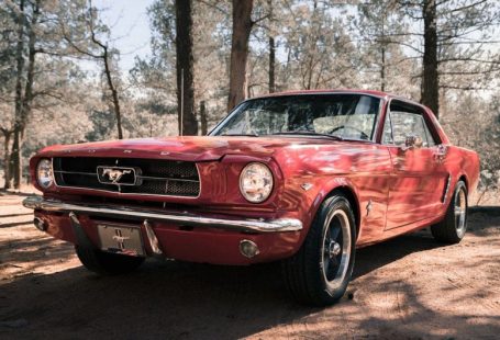 Vintage Car - pink Ford Mustang