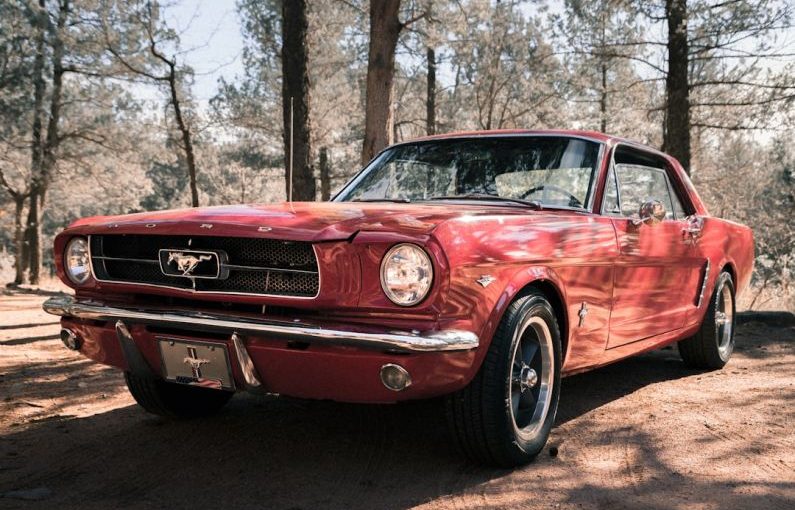 Vintage Car - pink Ford Mustang